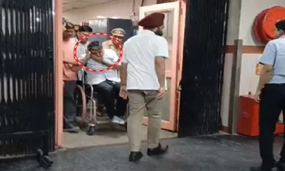लखनऊ में IRS अफसर पर जानलेवा हमला: जॉइंट कमिश्नर ने पीटा, प्राइवेट पार्ट पर जूतों से वार; FIR दर्ज