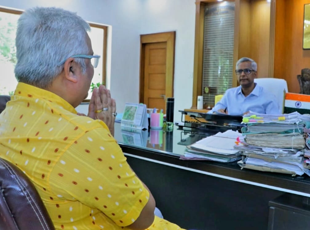 विश्व पर्यावरण दिवस पर मंडलायुक्त को सौंपा गया मांग-पत्र: ताजमहल और टीटीजेड की रक्षा हेतु ‘रिवर कनेक्ट’ का आवाहन