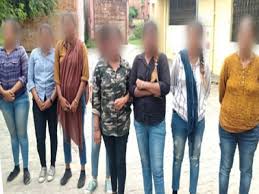 बरेली: जींस-टॉप में भीख मांगतीं 9 लड़कियां पकड़ी