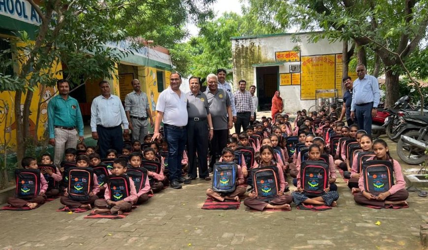 रोटरी क्लब ऑफ आगरा का ‘शिक्षा उदय’ कार्यक्रम: बच्चों के भविष्य को मिला ‘उपहार’, बांटे गए स्कूल बैग और किया वृक्षारोपण!