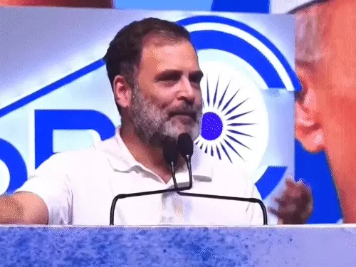 राहुल गांधी का ‘मोदी’ पर तीखा वार: “सिर्फ शो-बाजी, उनमें दम नहीं! लोगों ने सिर पर चढ़ा रखा है” – OBC सम्मेलन में गरजे कांग्रेस नेता