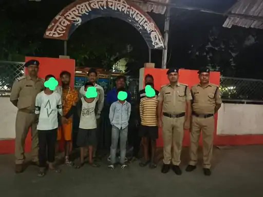 ट्रेनों पर ‘मस्ती’ के लिए पत्थर फेंकते थे बच्चे: आगरा कैंट RPF ने 4 नाबालिगों को पकड़ा, 27 जुलाई को तोड़े थे ट्रेन के शीशे