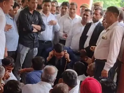 यूपी में IAS अफसर से वकीलों ने लगवाई उठक-बैठक: मुंशी को खुले में शौच करने पर दी थी सजा, SDM बोले- ‘गलती की तो खुद भी लगा ली ताकि बुरा न लगे’