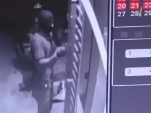 आगरा में चोरों का ‘ट्रिपल अटैक’: एक रात में तीन घरों से लाखों का माल साफ, CCTV में कैद हुए लुटेरे!