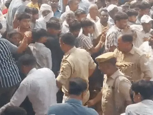 आगरा के दंगल महोत्सव में ‘एक राष्ट्र, एक चुनाव’ पर चर्चा, SO जगनेर ने मारी लात, वीडियो वायरल!