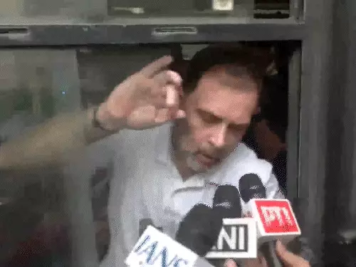 वोटर लिस्ट में धांधली का आरोप: विपक्ष के 300 सांसदों ने संसद से EC तक निकाला मार्च, राहुल-प्रियंका-अखिलेश समेत कई हिरासत में