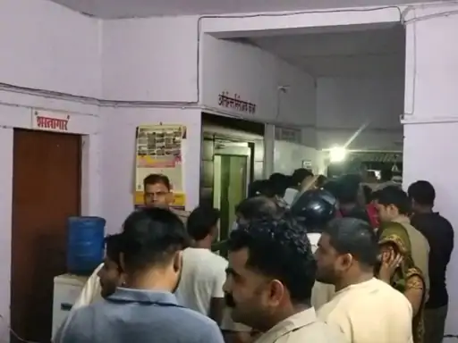 आगरा के अछनेरा में रास्ता विवाद पर खूनी संघर्ष: थाने के सामने भी दौड़ा-दौड़ाकर पीटा, प्रधान सहित 17 नामजद