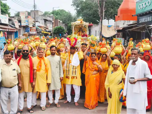 फतेहपुर सीकरी में श्रीमद् भागवत कथा का शुभारंभ: भव्य कलश यात्रा में उमड़ी आस्था, रामा बहन शास्त्री ने बताया ‘मुक्ति का मार्ग’