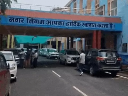 जल्दी करा लो रजिस्ट्रेशन! आगरा नगर निगम का ‘डंडा’: बिना रजिस्टर्ड पालतू कुत्तों को उठाया जाएगा, लगेगा ₹2500 का जुर्माना; टीम गठित, अभियान शुरू!