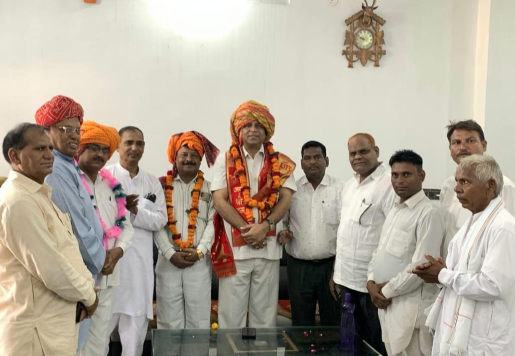 भरतपुर में सामाजिक एकजुटता पर मंथन: पूर्व SP नत्थी सिंह जसोरा के फार्म हाउस पर जुटे प्रबुद्धजन, वरिष्ठ नेता उपेंद्र सिंह ने किया शैक्षिक-राजनीतिक उन्नति पर चिंतन