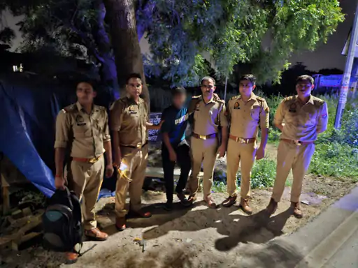 आगरा में सदर पुलिस और शातिर चोर के बीच मुठभेड़: पैर में गोली लगने से घायल हुआ ‘टंगा’, एक लाख नकद और हथियार बरामद