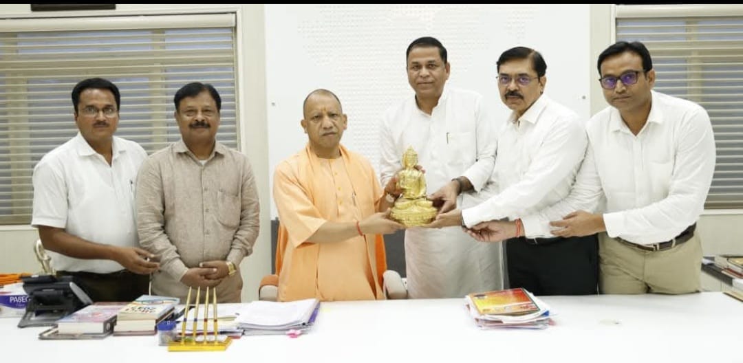 भारतीय जाटव समाज ने मुख्यमंत्री योगी आदित्यनाथ से की मुलाकात, रखी प्रमुख मांगें; युवाओं को आत्मनिर्भर बनाने पर जोर