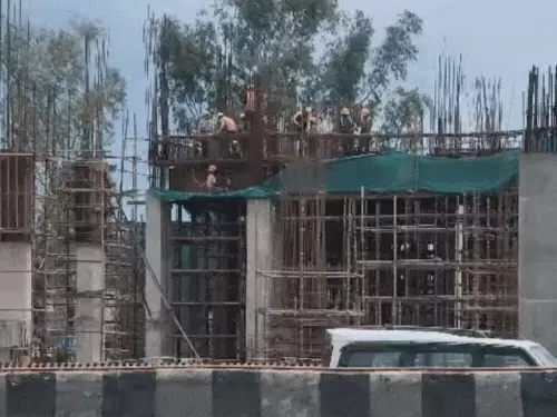 ISBT पर बन रहा मेट्रो का स्टेशन।
