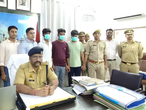 जनसेवा केंद्र या ‘धोखाधड़ी का अड्डा’! आगरा के बोदला सेक्टर-4 में संचालक करता था साइबर ठगों की मदद, खातों और QR कोड से मंगाता था पैसा; 3 गिरफ्तार
