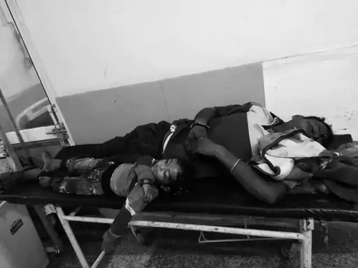 आगरा में दर्दनाक हादसा: ग्वालियर हाईवे पर बाइक सवार पिता-बेटे की मौत, मां-बेटी घायल