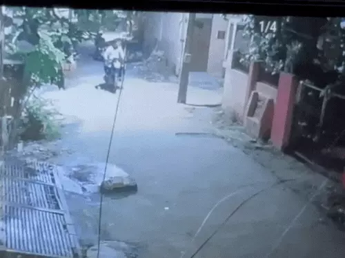 आगरा में चोरों ने खाली घर में लगाई सेंध, पड़ोसियों के शोर मचाने पर बाइक छोड़ भागे; 50 हजार नगद ले गए