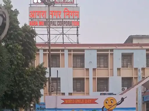 सड़क पर फावड़ा-गैती चलती दिखे तो तुरंत बताएं! आगरा में 30 सितंबर तक ‘नो कटिंग जोन’ घोषित, नगर निगम हुआ सख्त: दोषी अधिकारी होंगे जिम्मेदार!
