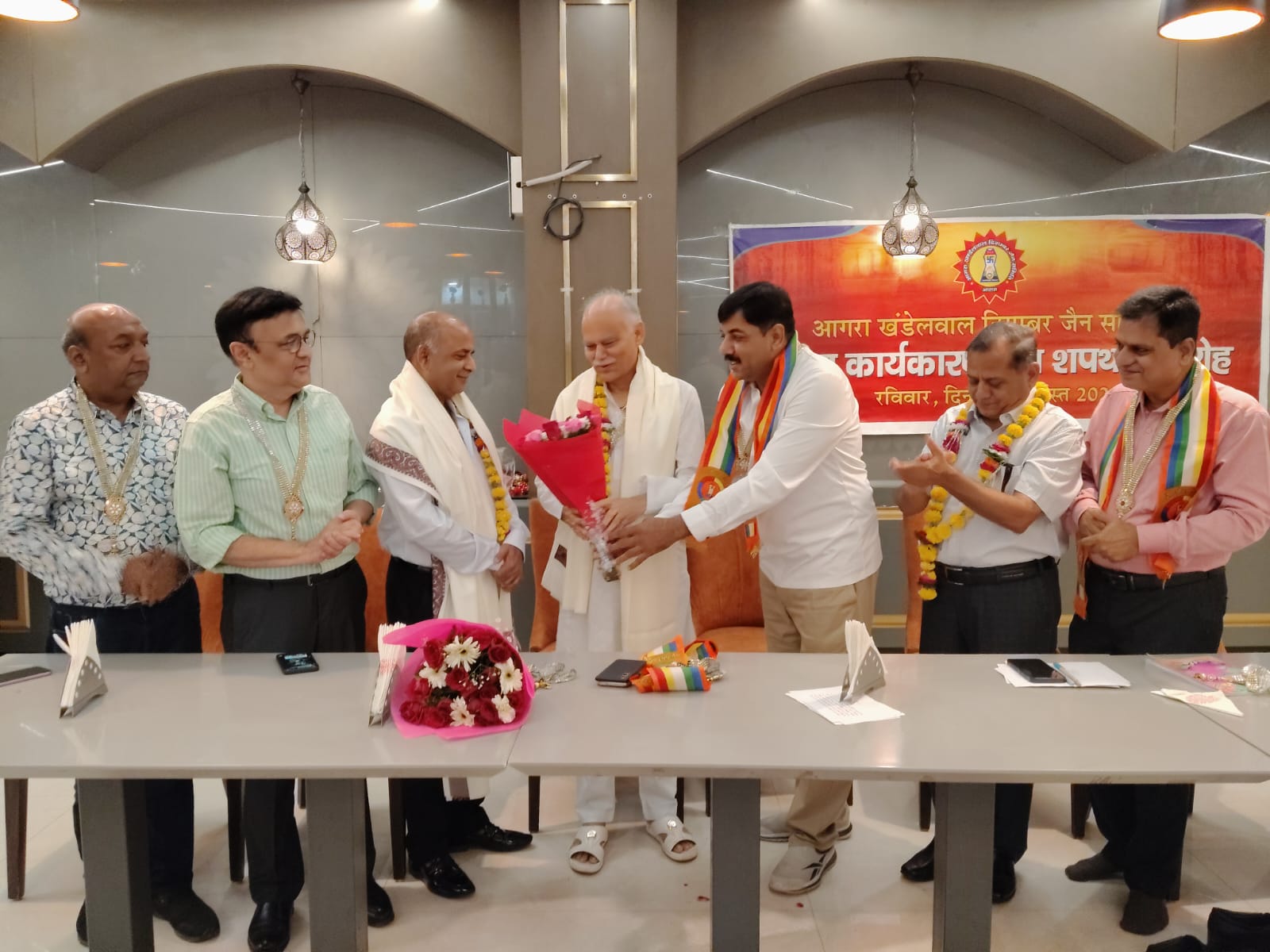 आगरा खंडेलवाल दिगंबर जैन समिति का शपथ ग्रहण समारोह संपन्न: नई कार्यकारिणी ने ली निष्ठा और विश्वास की शपथ