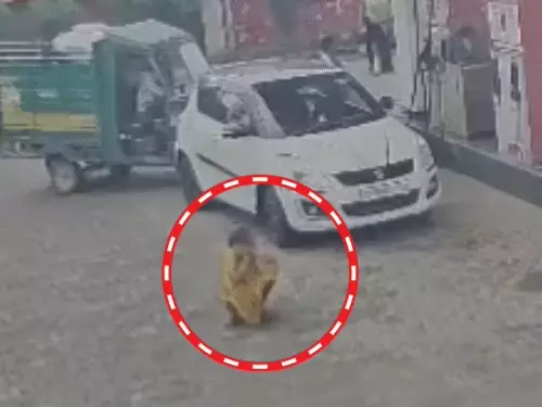 आगरा में दर्दनाक हादसा: पेट्रोल पंप पर बैठी महिला को कार ने कुचला, मौत का लाइव वीडियो आया सामने