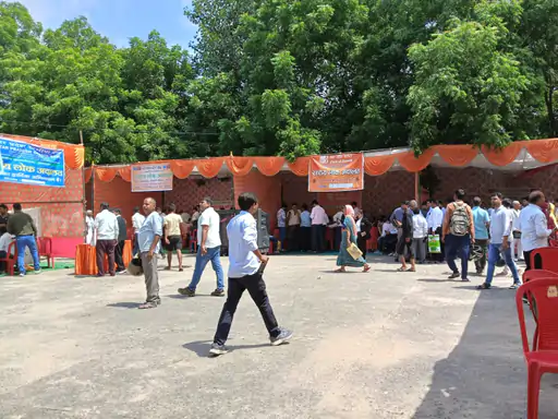 आगरा में राष्ट्रीय लोक अदालत: 8 जोड़ों का हुआ समझौता, कुछ लोग सुविधाओं की कमी से परेशान