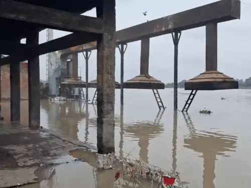 आगरा में यमुना खतरे के निशान से ऊपर, ताज की बाउंड्री तक पहुंचा पानी; 8 चितास्थल डूबे