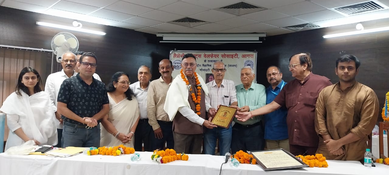 आगरा में डॉ. नरेंद्र मल्होत्रा को मिला ‘डॉ. वेद भारद्वाज सम्मान’