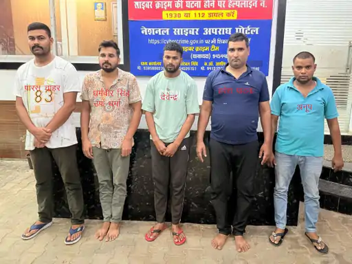 आगरा एसटीएफ ने पकड़ा नौकरी दिलाने वाला गैंग, 5 गिरफ्तार